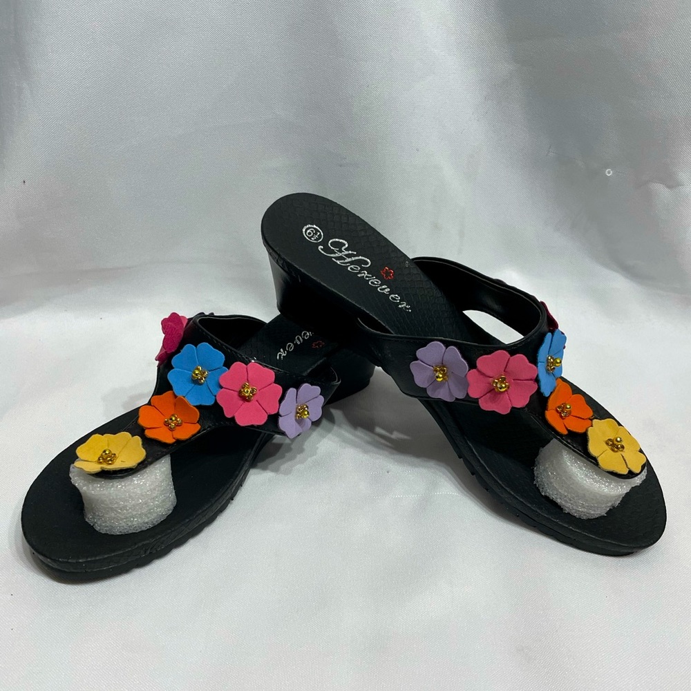 Women’s size 6.5 Herever heeled low wedge sandals with floral detail NEW! w. Box